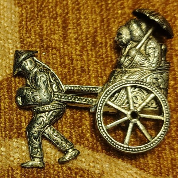 Vtg Set of 2 Asian Unsigned 50s 60s Detailed Brooches Damascene Ricksaw - Picture 3 of 5